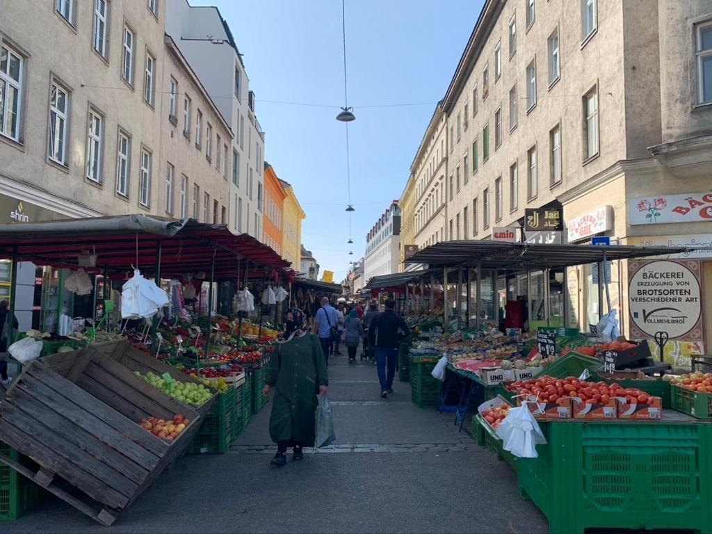 Market Retreat Near Hbh Viena